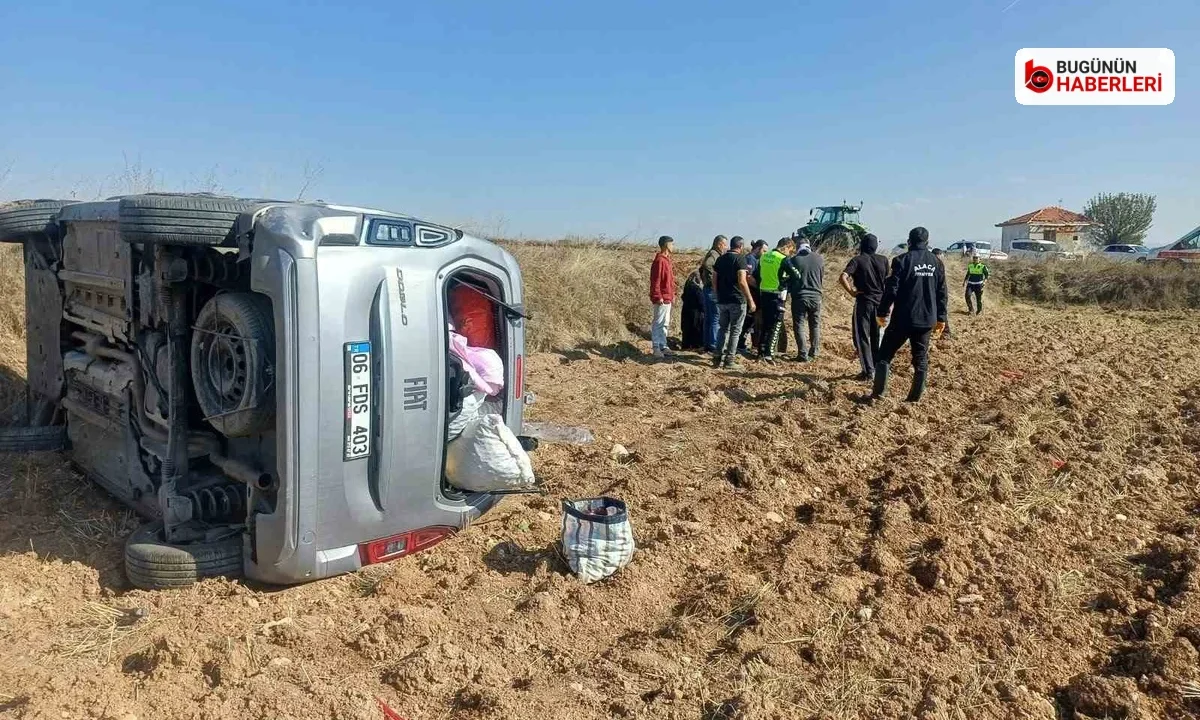 Alaca’da hafif ticari araç takla attı: 2 yaralı
