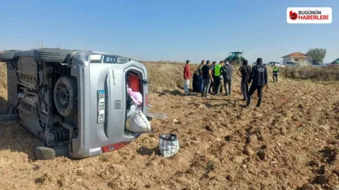 Alaca’da hafif ticari araç takla attı: 2 yaralı