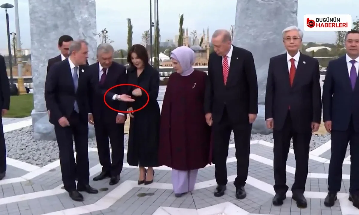 Ankara’da TDT Zirvesi açılışında dikkat çeken an: Küpeyi yerden aldı