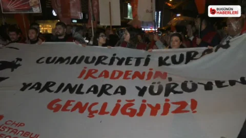 Arnavutköy’de Cumhuriyet yürüyüşü: Yüksel yağışa rağmen katıldı