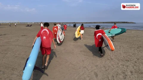 Atakum’da SUP sporcularından kutlama: Karadeniz’e açıldılar