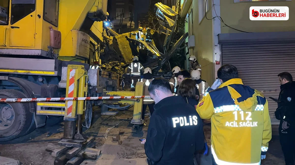 Beyoğlu’nda 5 katlı metruk bina çöktü: Yan bina hasar gördü