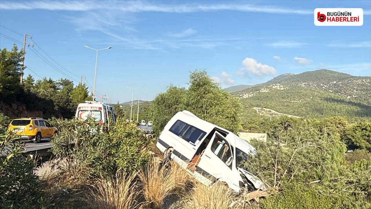 Bodrum’da otomobil ile minibüs çarpıştı: 2 yaralı
