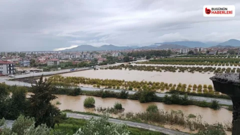 Dalaman’da şiddetli sağanak: Tersakan Çayı taştı