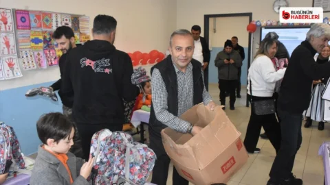 Dinar’da okul buluşması: Öğrencilere çeşitli hediyeler verildi