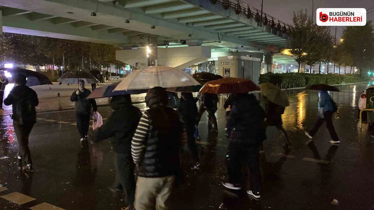 İstanbul’da sağanak yağış: Sabah saatlerinde işe ve okula gidenler zorlandı