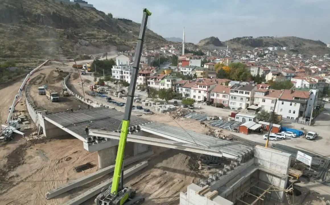 Kayseri Danişment’te Hacılar-Hisarcık Viyadük Çalışması