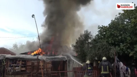 Kepez’de gecekondu yangını: Ev kullanılamaz hale geldi