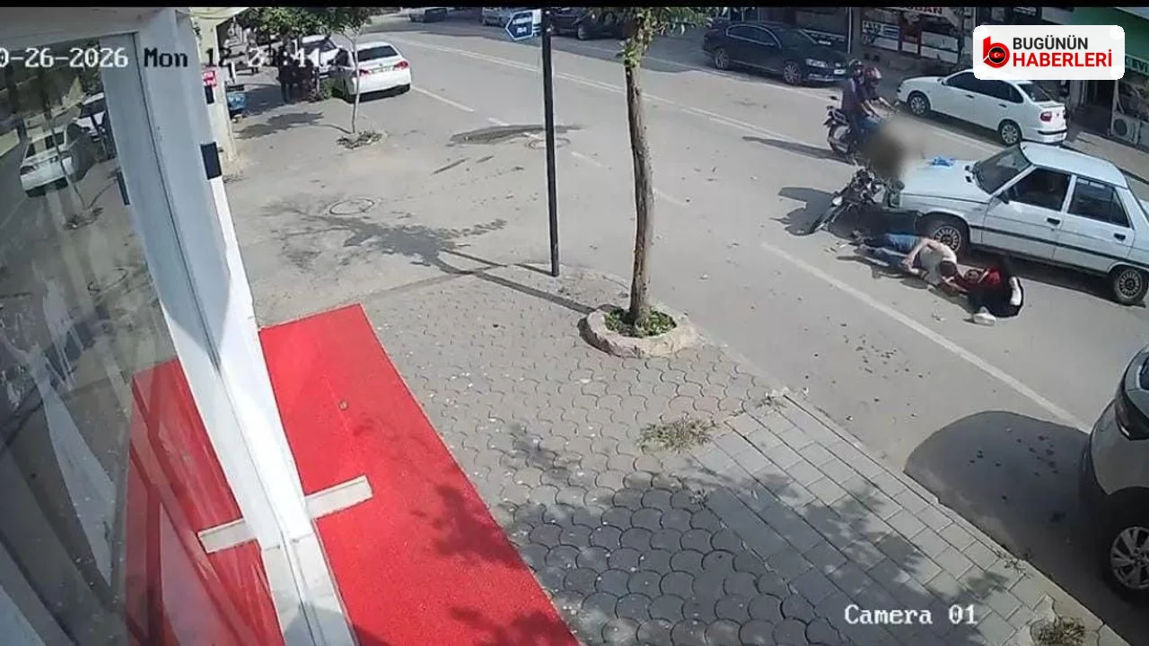 Kozan’da kaza: Otomobille çarpışan motosikletteki karı-koca yaralandı