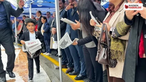 Muğla’da Cumhuriyet’in 103’üncü yılı kutlandı: Eski gazeteler dağıtıldı
