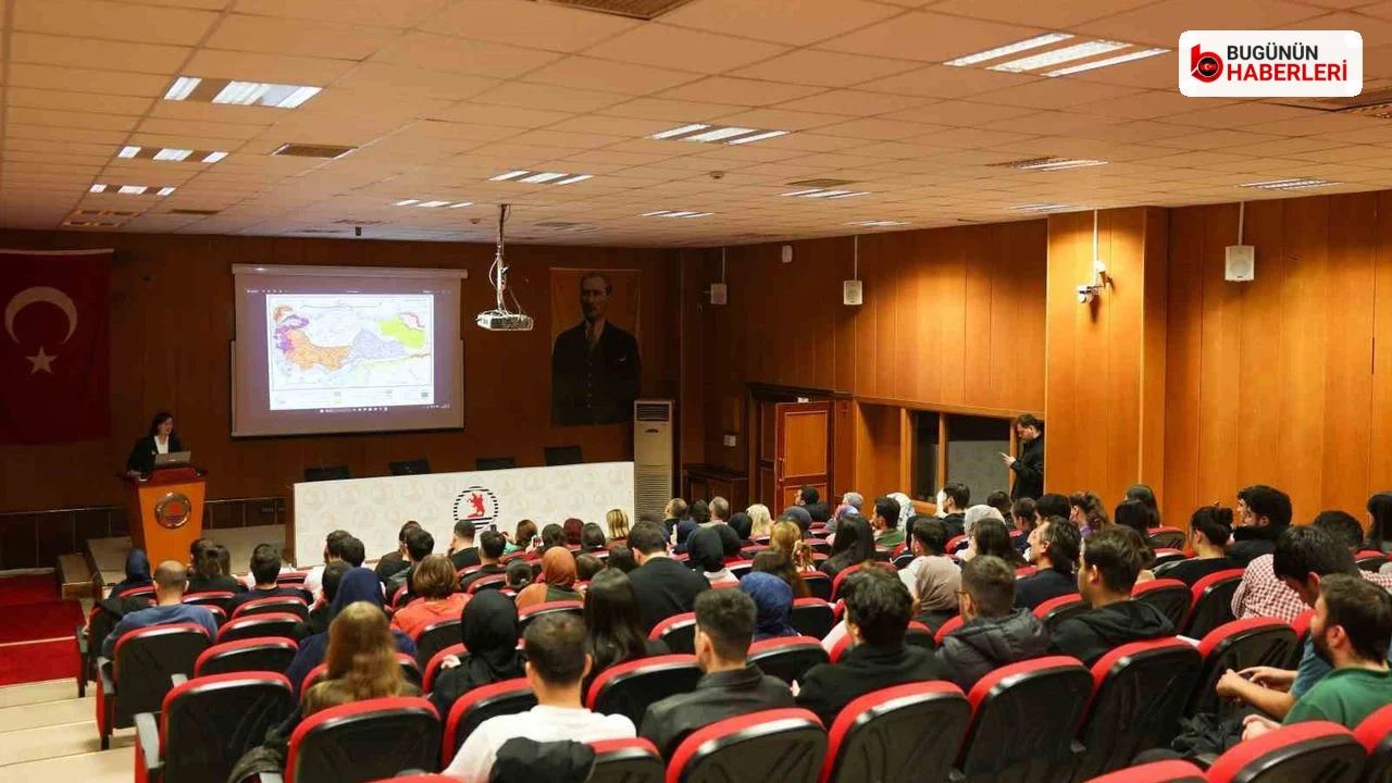 Samsun’da Cumhuriyet konferansı: Tarihsel süreç ele alındı