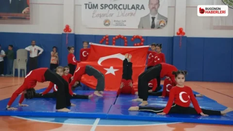 Sarayköy’de Cumhuriyet Bayramı coşkusu: Öğrencilerden renkli gösteriler