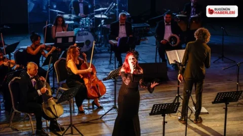 Smyrna Ensemble, Elhamra Sahnesi’nde Cumhuriyet konserine imza attı