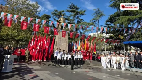Trabzon’da 29 Ekim kutlamaları: Meydan Parkı’nda tören düzenlendi