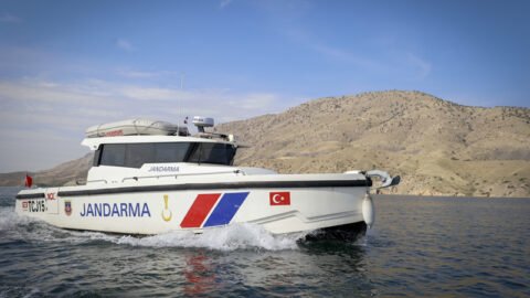 Karakaya Barajı’nda yüzen karakol mesaisi: 617 kilometre kıyı denetleniyor