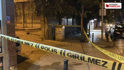 Zeytinburnu’nda silahlı kavga: Mermi dairenin camından içeri girdi